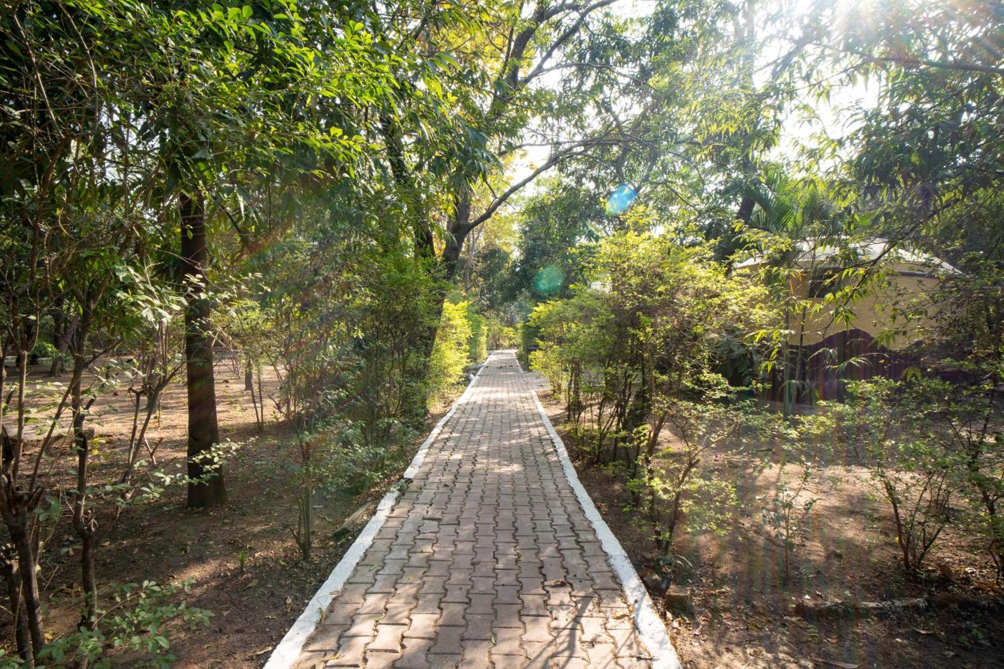 Hotel Treebo Premium Mowgli'S Den, Pench à Khawāsa Extérieur photo